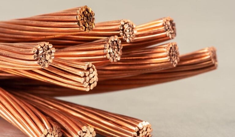 Diferenciais técnicos do cabo de cobre nu meio duro para sistemas de aterramento industrial