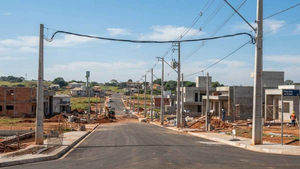 Rede aérea de baixa tensão com cabo de alumínio quadruplex em loteamento urbano