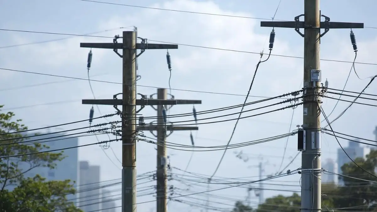 Cabo protegido 15kV em rede aérea compacta de média tensão.